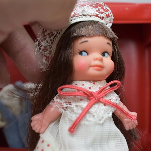 Kim Wardrobe Case / Red Uneeda with Dolls & Accessories Vintage Toys 2x Dolls - Picture 6 of 14